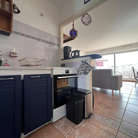 Apartment Coeur De : Lumineux Avec Balcon, Proche Et Commerces - Fr-1-239-1079 Saint-Jean-de-Luz